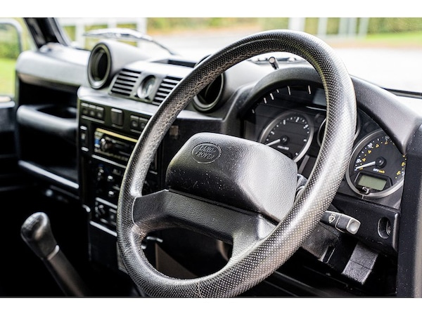 Used Land Rover Defender 110 2014 for sale - 76263811: Photo 13