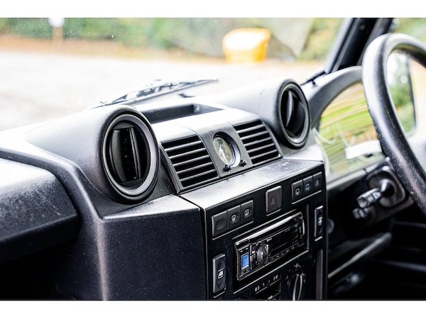 Used Land Rover Defender 110 2014 for sale - 76263811: Photo 29