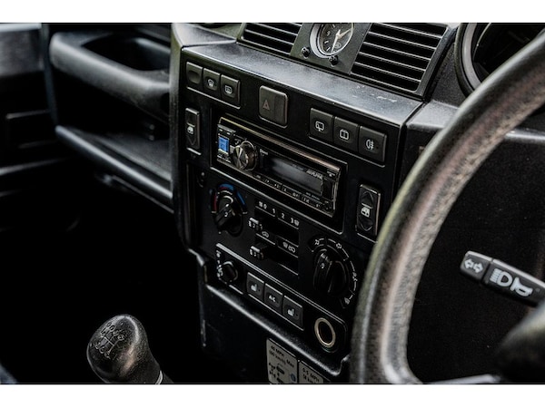 Used Land Rover Defender 110 2014 for sale - 76263811: Photo 31
