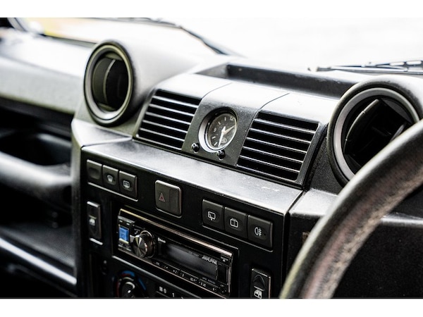 Used Land Rover Defender 110 2014 for sale - 76263811: Photo 32