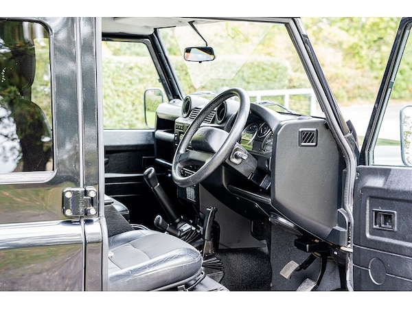 Used Land Rover Defender 110 2014 for sale - 76263811: Photo 33
