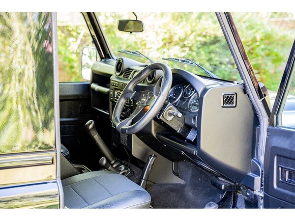 Used Land Rover Defender 90 2014 for sale - 75235201: Photo 21