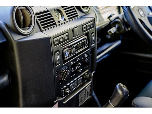 Used Land Rover Defender 90 2014 for sale - 75235201: Photo 25