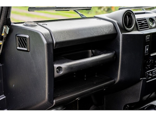 Used Land Rover Defender 90 2014 for sale - 75524825: Photo 30