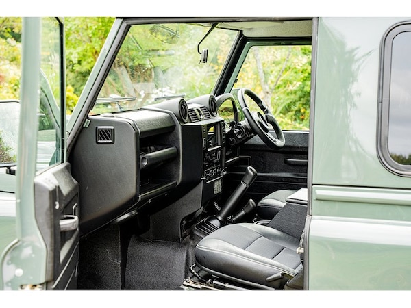 Used Land Rover Defender 90 2014 for sale - 75524825: Photo 34