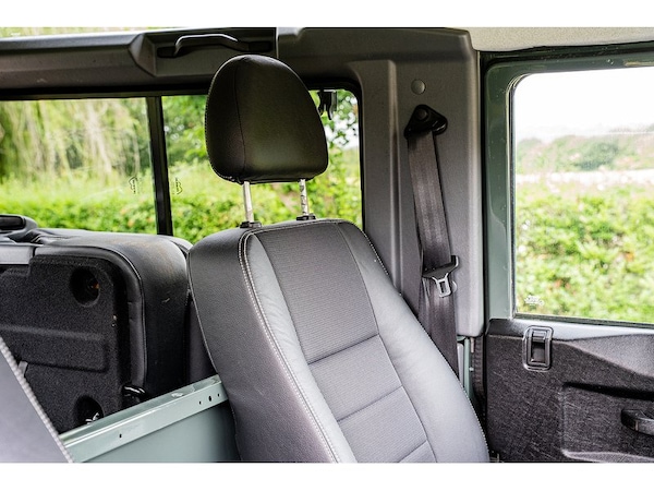 Used Land Rover Defender 90 2014 for sale - 75524825: Photo 35