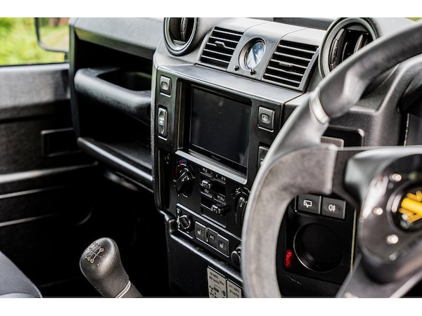 Used Land Rover Defender 90 2014 for sale - 75524825: Photo 38