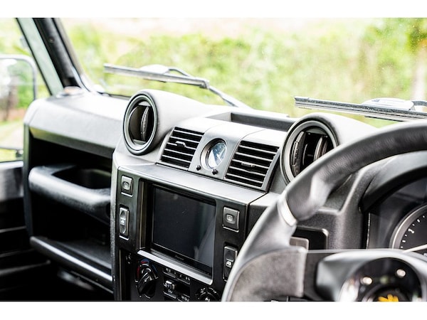 Used Land Rover Defender 90 2014 for sale - 75524825: Photo 39
