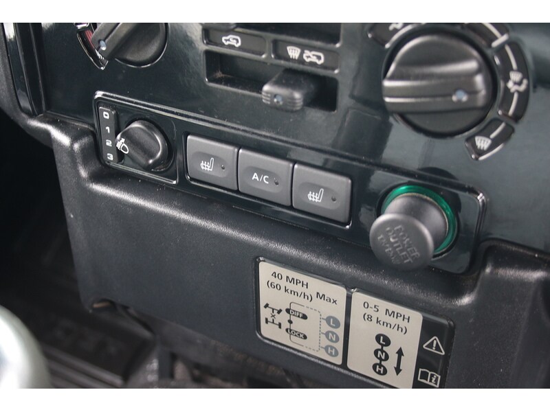 Used Land Rover Defender 2015 for sale - 77342335: Photo 32