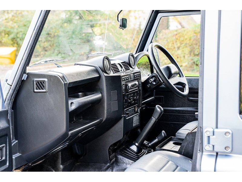 Used Land Rover Defender 2010 for sale - 76518484: Photo 14