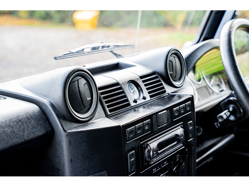 Used Land Rover Defender 2010 for sale - 76518484: Photo 15