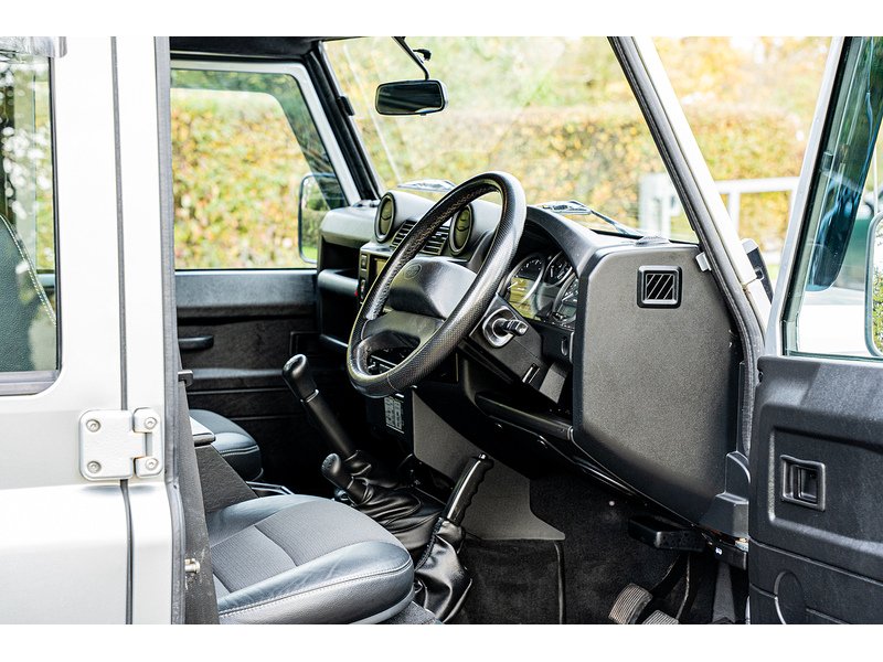 Used Land Rover Defender 2014 for sale - 76516123: Photo 31