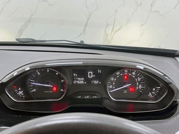 Used Peugeot 2008 2015 for sale - 76185308: Photo 25