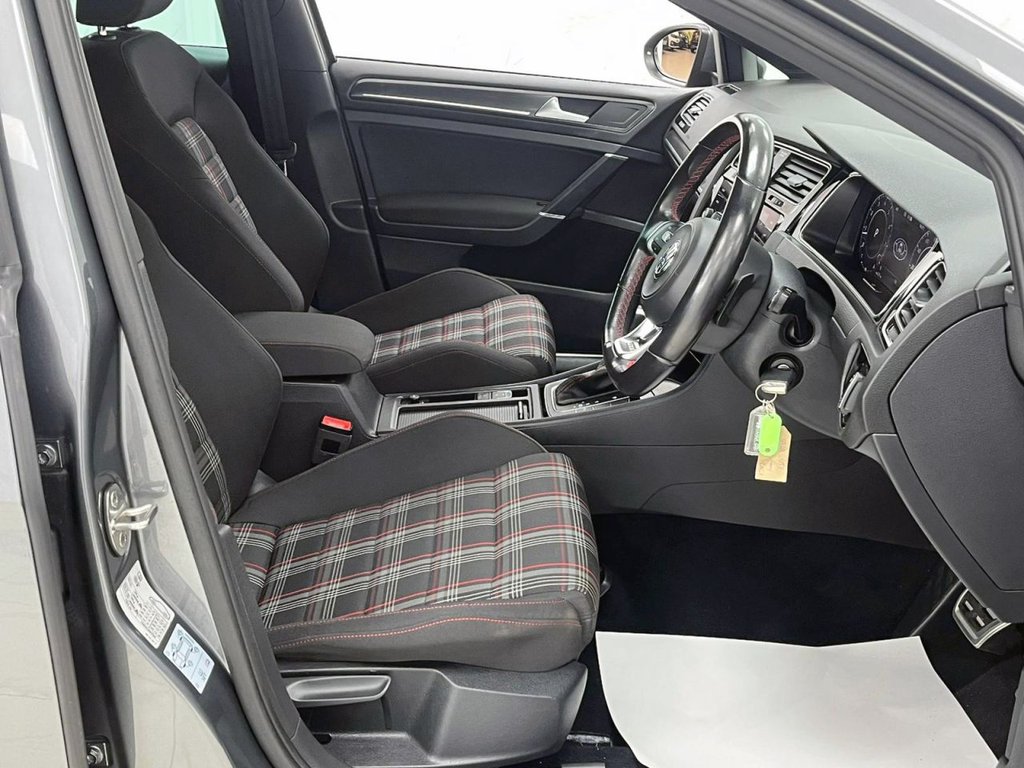 Used Volkswagen Golf 2018 for sale - 76203510: Photo 33