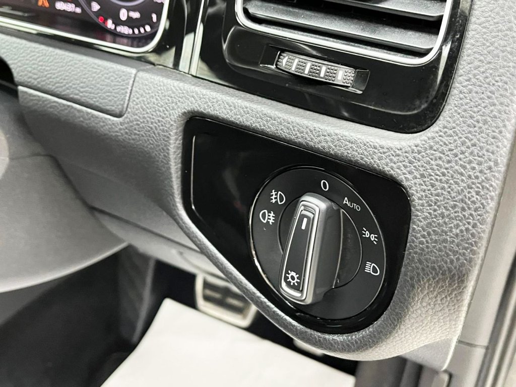Used Volkswagen Golf 2019 for sale - 76132736: Photo 30