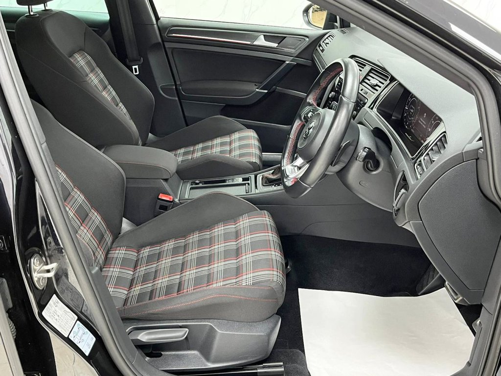 Used Volkswagen Golf 2019 for sale - 76132736: Photo 31