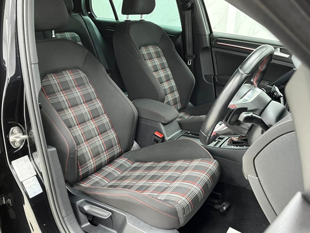 Used Volkswagen Golf 2019 for sale - 76132736: Photo 32