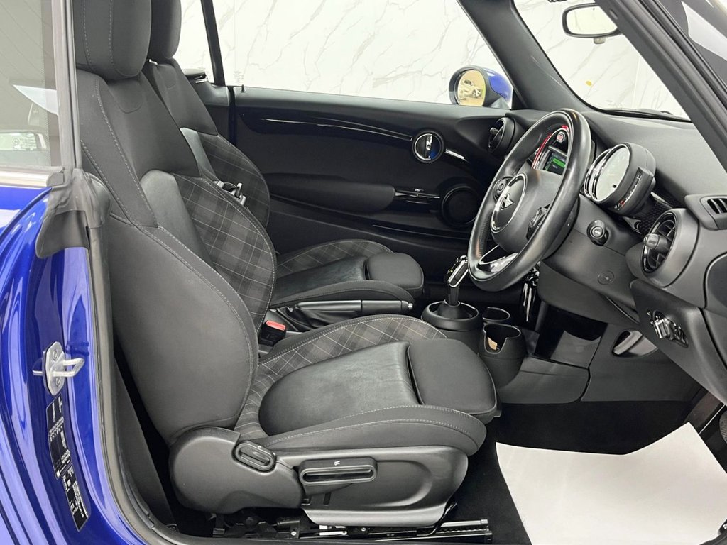 Used MINI Convertible 2019 for sale - 75936888: Photo 36