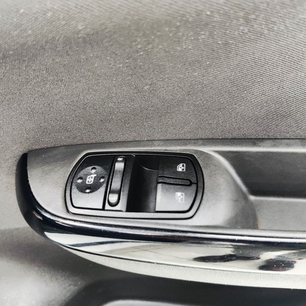 Used Vauxhall Corsa 2016 for sale - 77301908: Photo 31