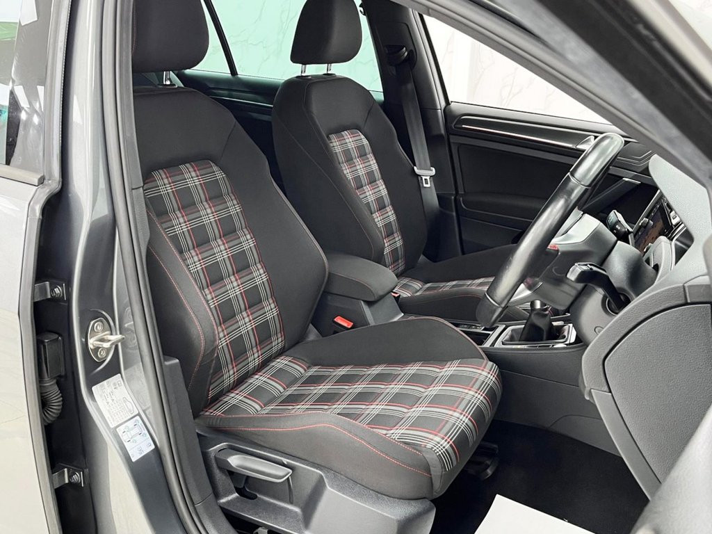 Used Volkswagen Golf 2019 for sale - 75937109: Photo 29