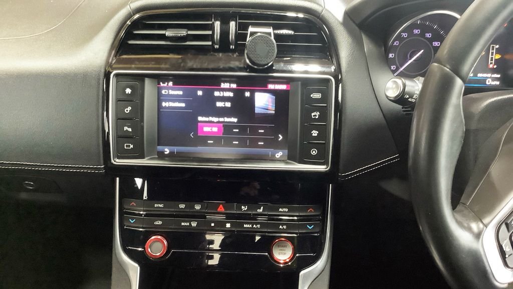 Used Jaguar XE 2015 for sale - 76105646: Photo 5