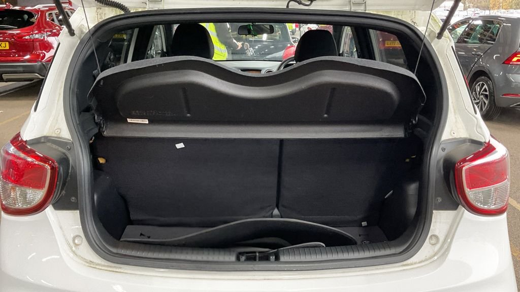 Used Hyundai i10 2018 for sale - 76841540: Photo 11