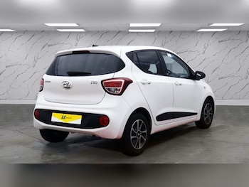 Used Hyundai i10 2018 for sale - 76841540: Photo