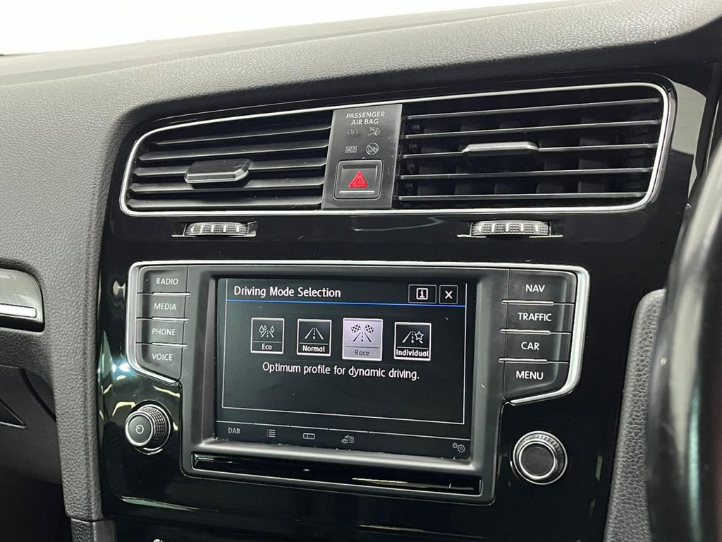 Used Volkswagen Golf 2017 for sale - 76105635: Photo 24