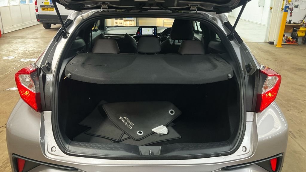 Used Toyota C-HR 2018 for sale - 77667269: Photo 12