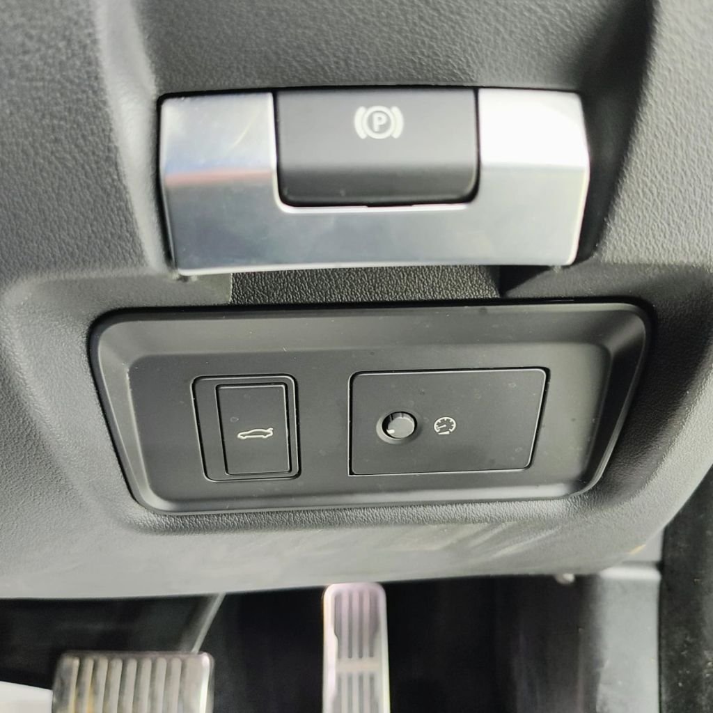 Used Jaguar XE 2021 for sale - 78002905: Photo 32