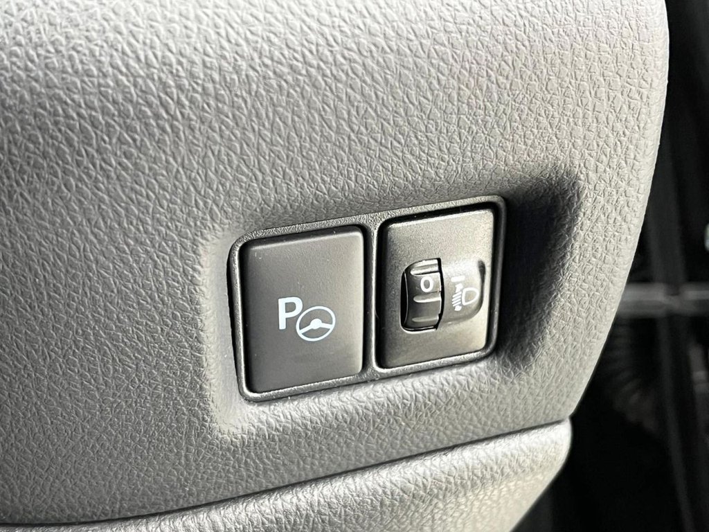 Used Toyota C-HR 2023 for sale - 76496875: Photo 24