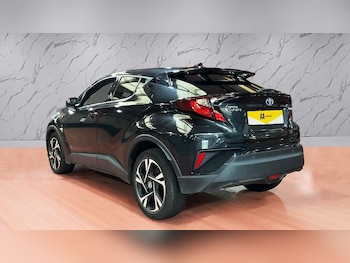Used Toyota C-HR 2023 for sale - 76496875: Photo