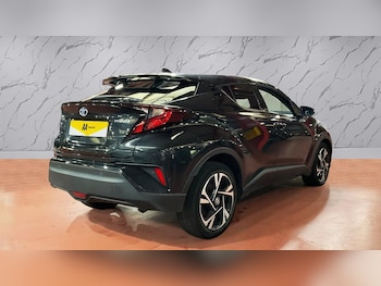 Used Toyota C-HR 2023 for sale - 76496875: Photo