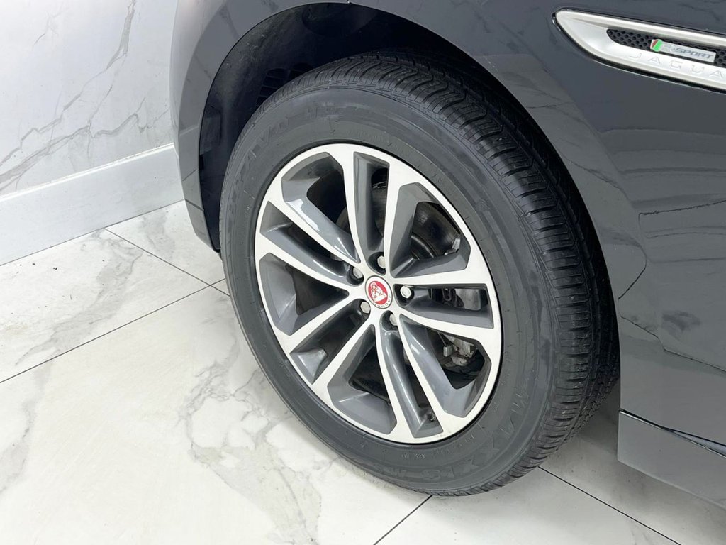 Used Jaguar F-Pace 2017 for sale - 76569888: Photo 16