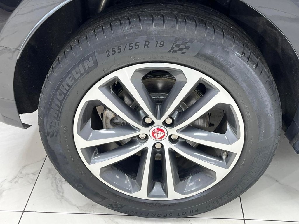 Used Jaguar F-Pace 2017 for sale - 76569888: Photo 17