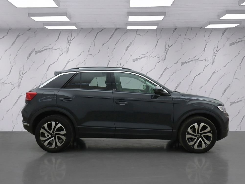 Used Volkswagen T-Roc 2022 for sale - 77967477: Photo 4