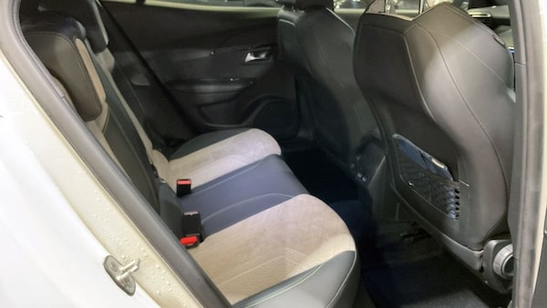 Used Peugeot 2008 2021 for sale - 76210819: Photo 9