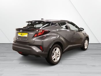 Used Toyota C-HR 2022 for sale - 76210829: Photo 4