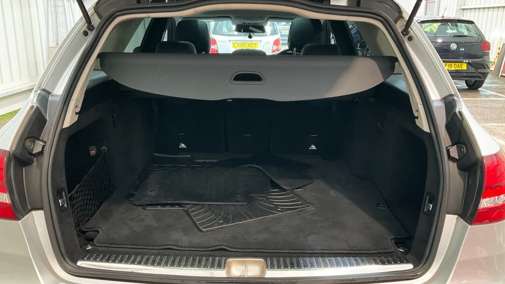 Used Mercedes-Benz C Class 2017 for sale - 77967591: Photo 11