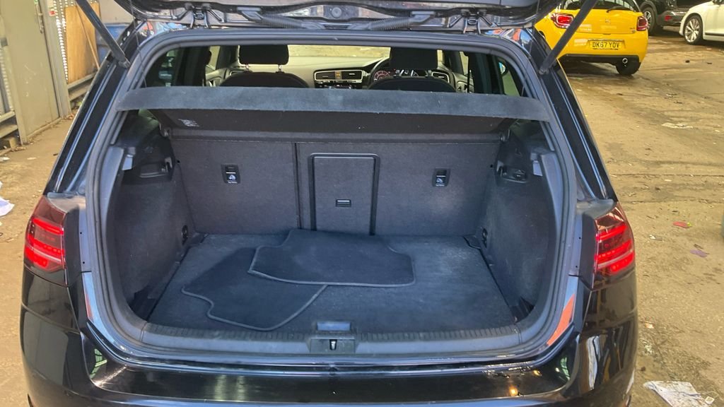 Used Volkswagen Golf 2018 for sale - 77991065: Photo 8