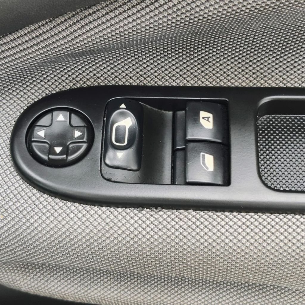 Used Citroen C3 Picasso 2013 for sale - 77835019: Photo 28