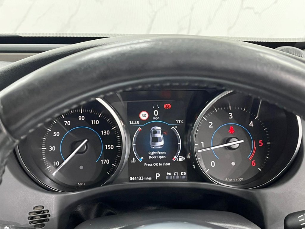 Used Jaguar XE 2017 for sale - 77407673: Photo 25