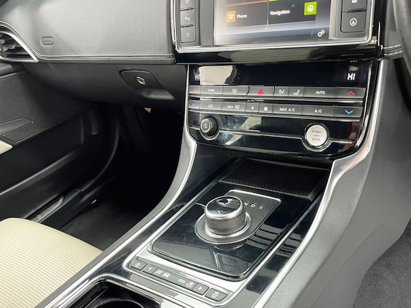 Used Jaguar XE 2018 for sale - 76223828: Photo 21