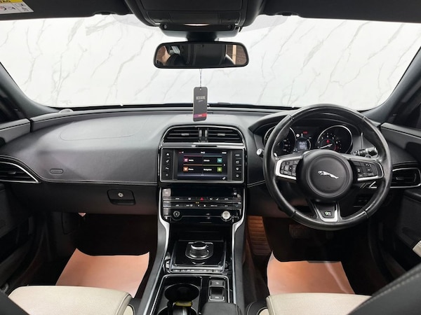 Used Jaguar XE 2018 for sale - 76223828: Photo 22