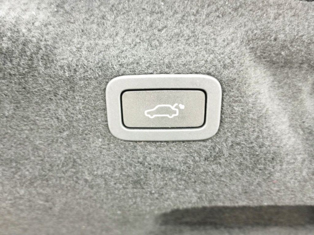 Used Jaguar XE 2020 for sale - 77667270: Photo 38