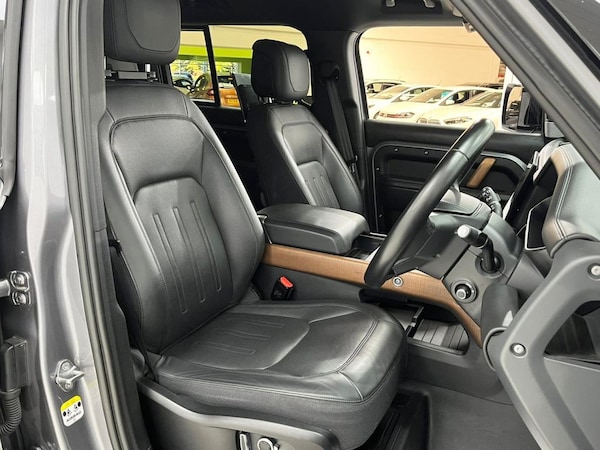Used Land Rover Defender 130 2022 for sale - 75986712: Photo 42