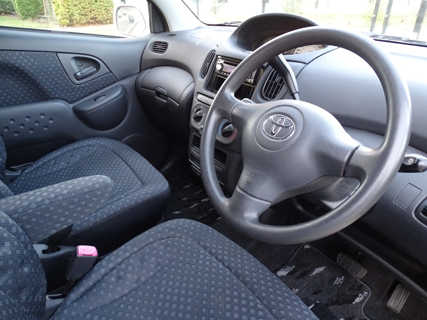 Used Toyota Yaris 2004 for sale - 76951330: Photo 19
