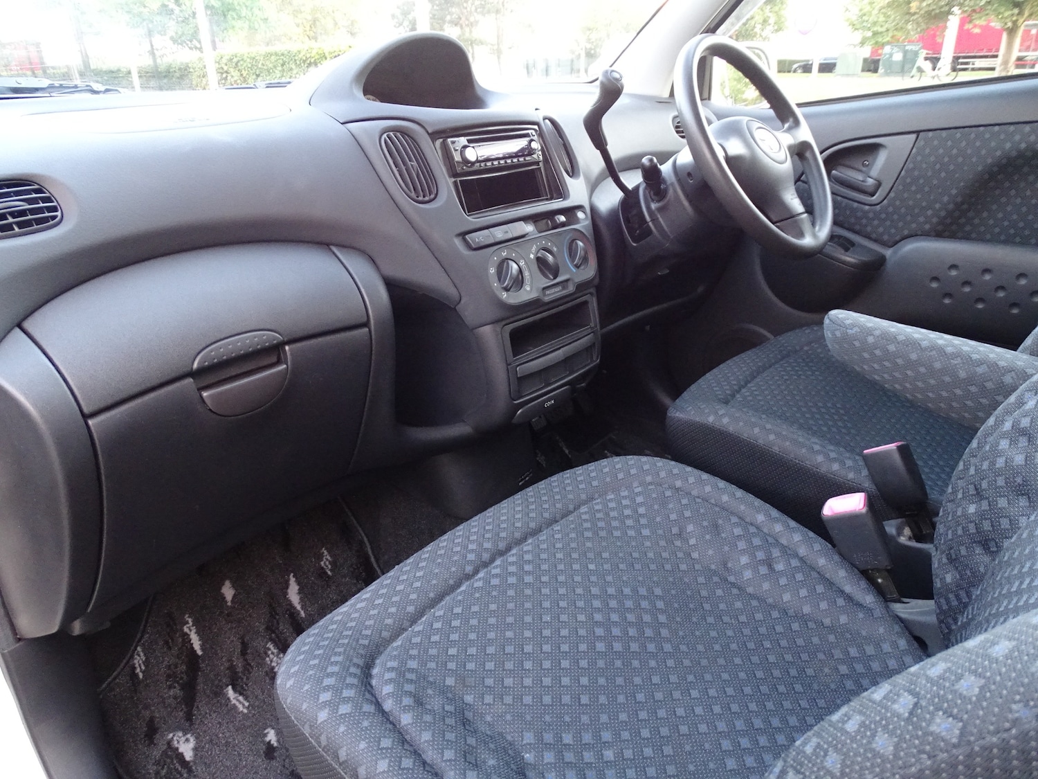 Used Toyota Yaris 2004 for sale - 76951330: Photo 22