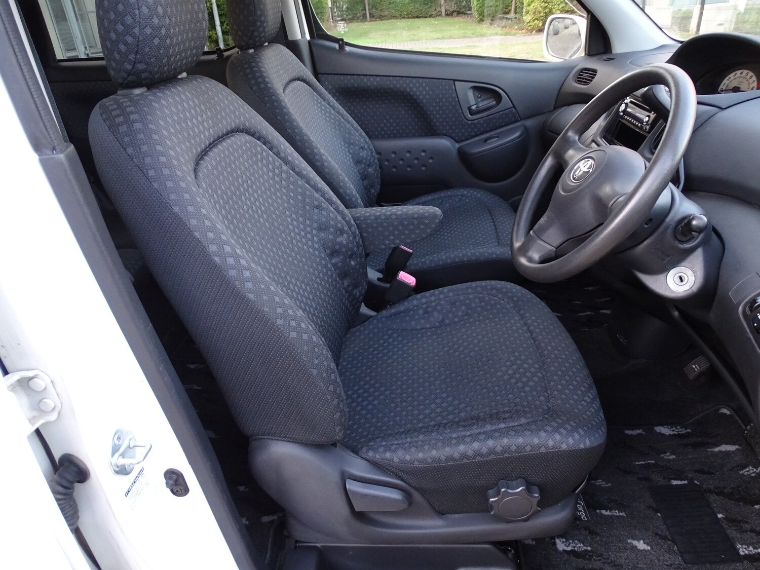 Used Toyota Yaris 2004 for sale - 76951330: Photo 23