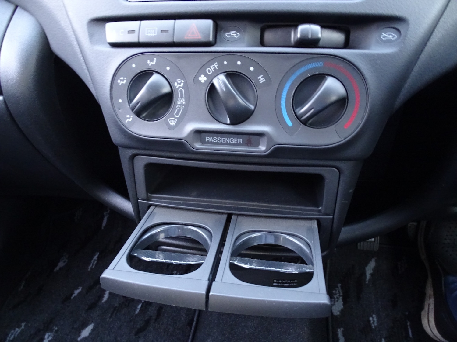 Used Toyota Yaris 2004 for sale - 76951330: Photo 26